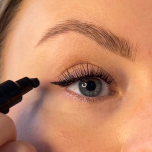 Easy Eyeliner: 2-i-1 Stamp + Liner-penna